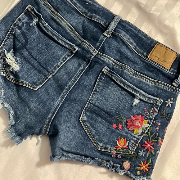 Vintage high-rise, American Eagle denim shorts, size 4 - Picture 3 of 6